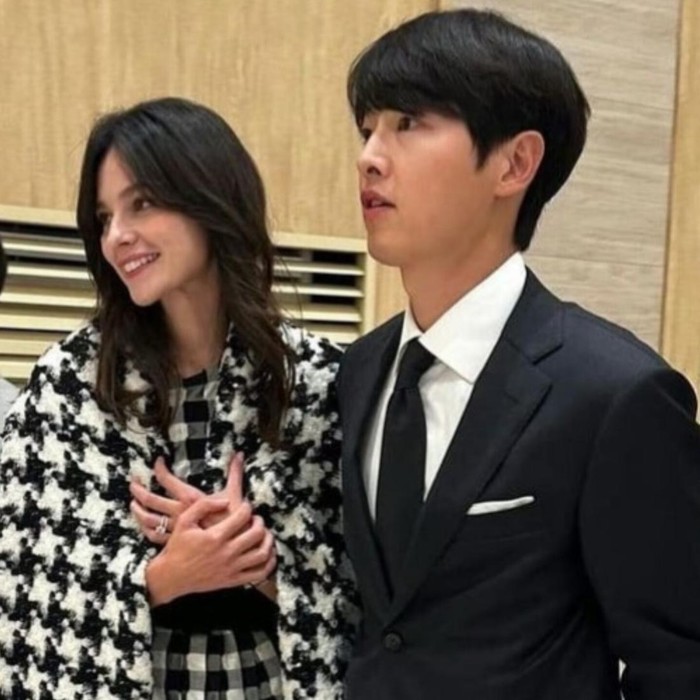 Potret Song Joong Ki dan Katy Louise