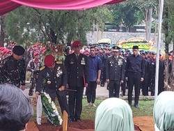 Momen Pemakaman Mantan Kepala BNPB Doni Monardo di TMP Kalibata
