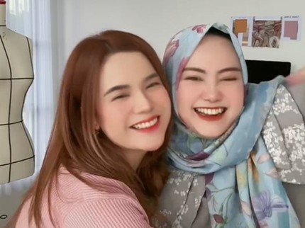 5 Potret Terbaru Sinta & Jojo Saat Bertemu, Remake Lipsync Keong Racun Versi Emak-emak
