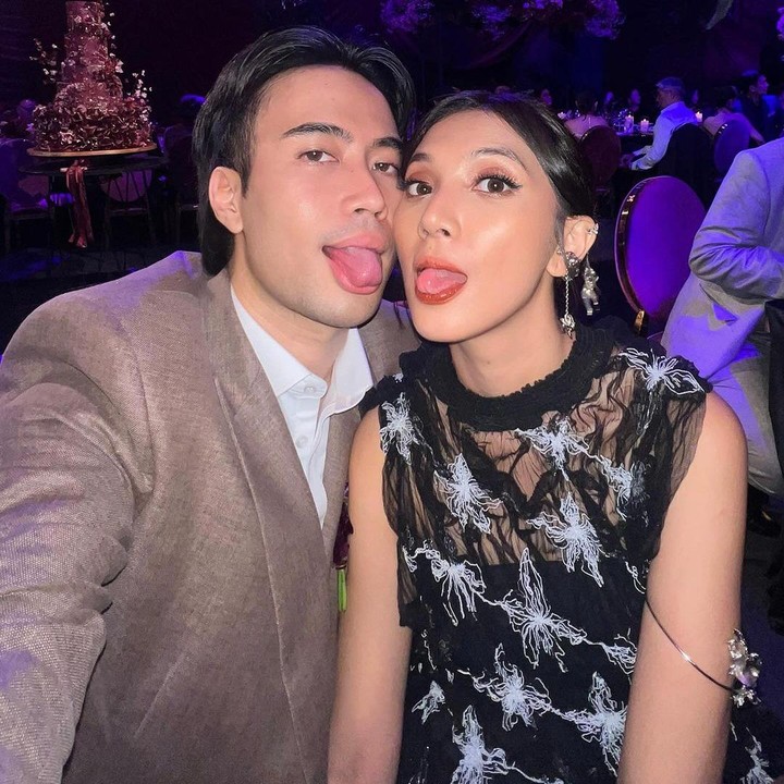 <p>Dalam unggahannya, Vidi Aldiano dengan bangga memamerkan potret bersama istri tercinta.<em> "My date last night,"</em> tulisnya. (Foto: Instagram @vidialdiano)</p>