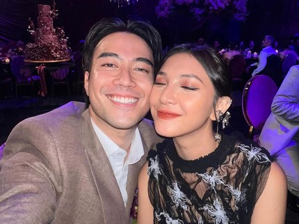 5 Potret Terbaru Vidi Aldiano dan Sheila Dara Hadiri Pernikahan BCL, Disebut Pasangan Menggemaskan
