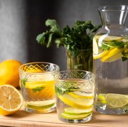 Mulai Hidup Sehat, Yuk Ketahui Manfaat Minum Air Lemon Sebelum Tidur