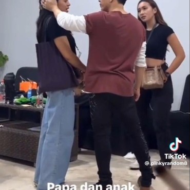 7 Momen Alleia Anata Putri Semata Wayang Ariel Ikut Antre Konser NOAH