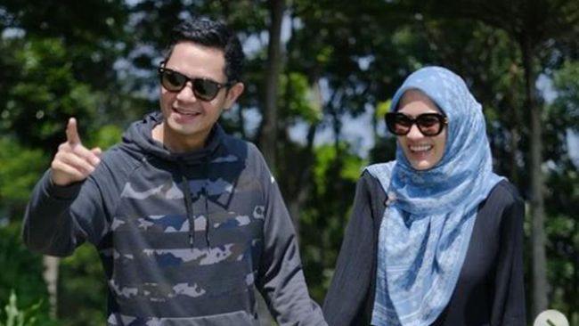Dude Harlino dan Alyssa Soebandono mengungkapkan arti nama anak ketiga mereka yang bernama Aisyah Aulia Putri Harlino.