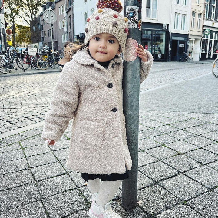 <p>Anak pertama Ghea, Alanah yang saat ini berusia 2 tahun juga tampak sudah sangat siap menjadi seorang kakak. Kita doakan Alanah dan calon adiknya bisa akur dan saling menyayangi ya, Bunda. (Foto: Instagram: @ghea.dsyawal)</p>