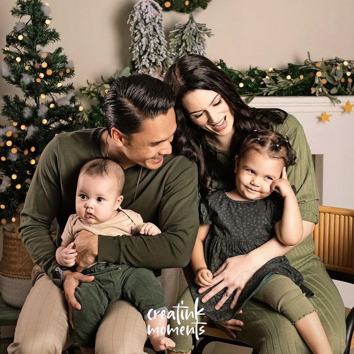<p>Tampil harmonis dengan berbagai pose menggemaskan bersama anak, unggahan Randy Pangalila sontak menuai komentar netizen. Warganet dibuat gemas dengan tingkah baby Blair dan Asher yang menggemaskan, nih. "Gemash syekali. Randy mini versi bule ini," kata akun @nabila.galle****** "Gemoyy bangett," ucap @tasia***** (Foto: Instagram @radpunk @creatinkmoments)</p>