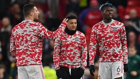 Pogba dan Sancho Rajin Telat Latihan di MU, Sering Bikin Marah