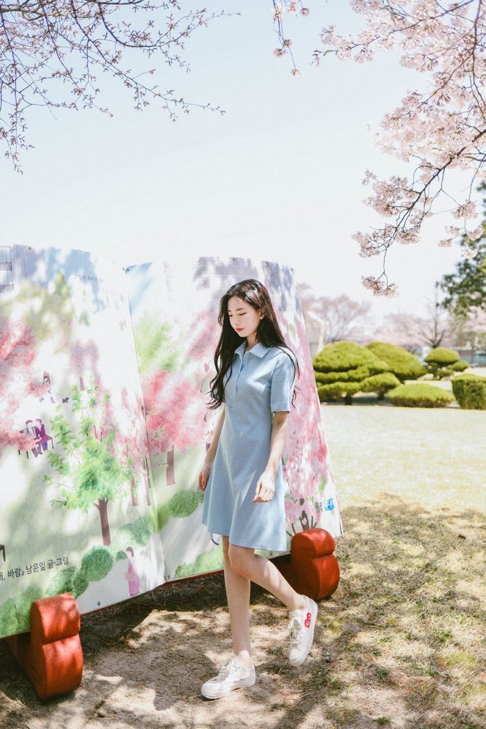 Inspirasi Outfit Warna Sky Blue yang Bikin Elegan