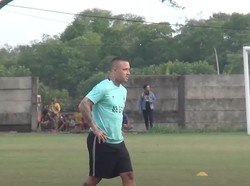 Intip Latihan Perdana Radja Nainggolan Bersama Bhayangkara FC