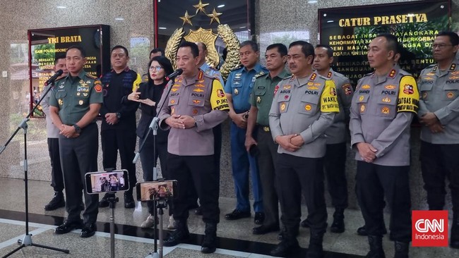 Kapolri Jenderal Listyo Sigit Prabowo menerima kunjungan kehormatan atau courtesy call dari Panglima TNI Jenderal Agus Subiyanto di Mabes Polri, Selasa (5/12).