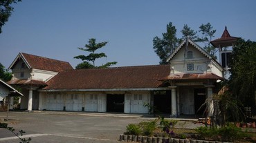 img-title Mengenal Tempat Bersejarah yang Dijadikan Lokasi Syuting Serial 'Gadis Kretek'