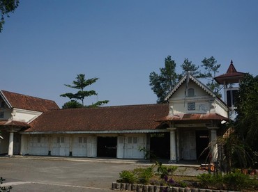 img-title Mengenal Tempat Bersejarah yang Dijadikan Lokasi Syuting Serial 'Gadis Kretek'