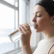 6 Kebiasaan Minum Ini Bisa Bikin Kamu Cepat Tua, Segera Hindari!