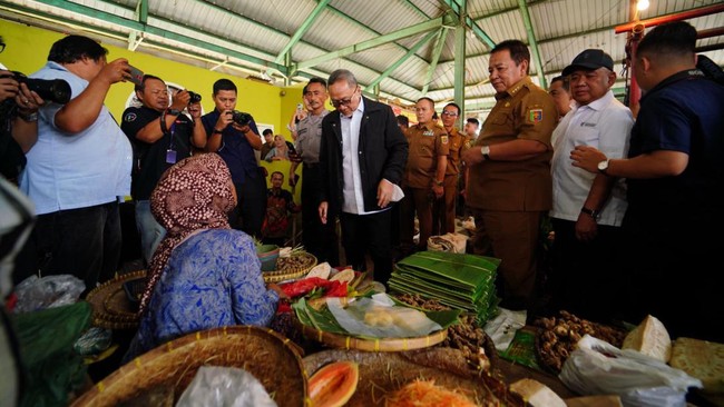 Menteri Perdagangan Zulkifli Hasan menyampaikan, sejumlah harga bahan pokok atau bapok di Lampung stabil jelang Hari Raya Natal dan Tahun Baru mendatang.