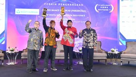 Bupati Sumenep Achmad Fauzi Raih Penghargaan Top Digital Award 2023