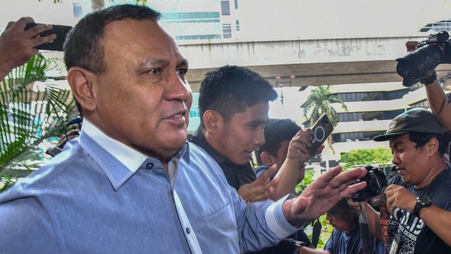 Hakim tunggal Pengadilan Negeri (PN) Jakarta Selatan Imelda Herawati memutuskan tidak dapat menerima permohonan praperadilan Firli Bahuri.