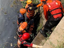 Penjual Pecel Lele Terbawa Arus Kali Sasak Tangsel Ditemukan Tewas