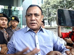 Tak Lagi Aktif di KPK Usai Jadi Tersangka, Firli Bahuri Ngapain Aja?