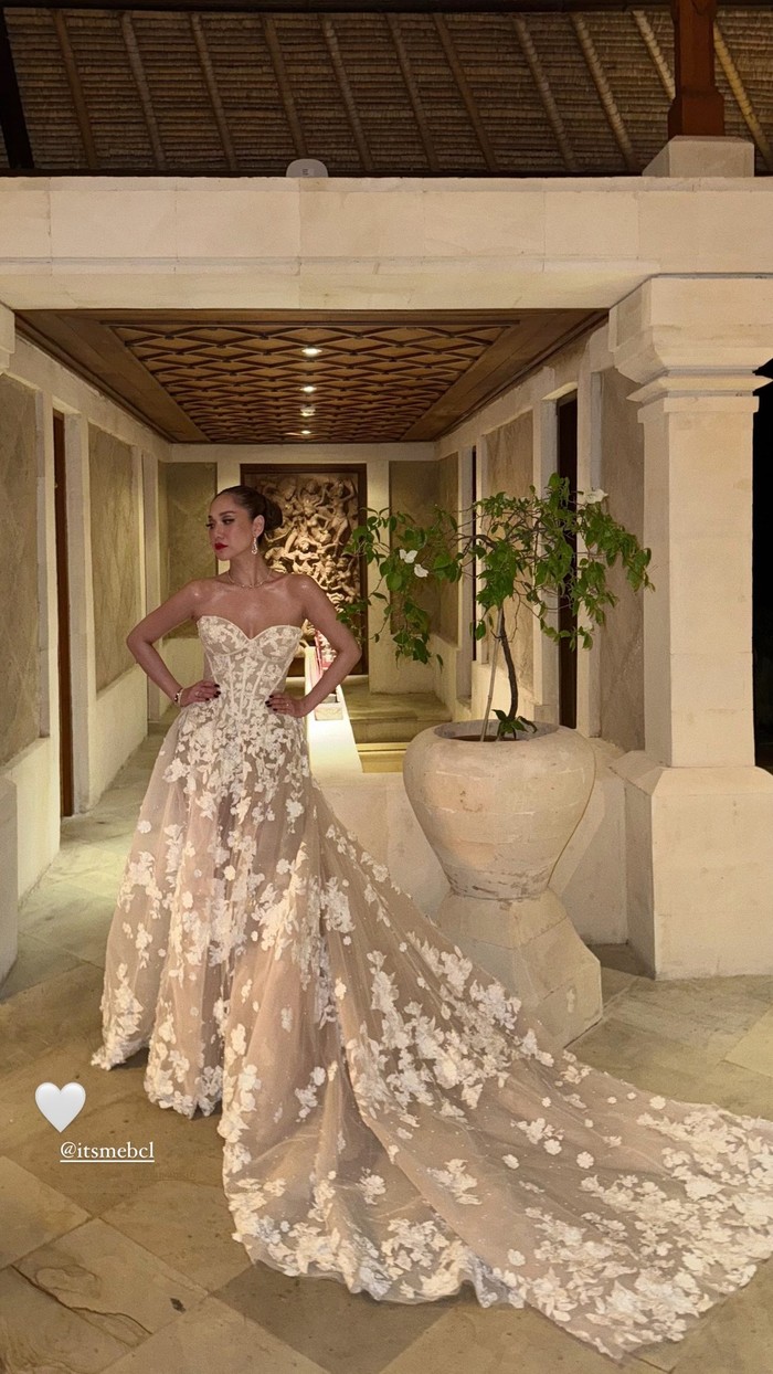 3 Busana Pengantin BCL, dari Kebaya Klasik Ganti Gaun Modern!