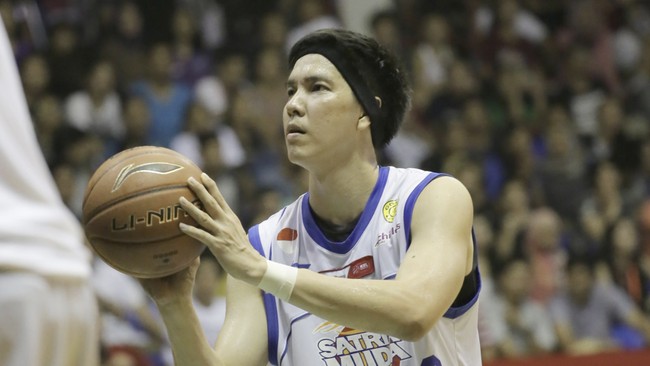 Rony Gunawan melalui perjuangan yang tidak mudah dari mengawali karier sebagai pebasket profesional hingga sukses di Satria Muda.