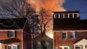 FOTO: Rumah di AS Meledak hingga Hancur, Diduga Akibat Api Suar