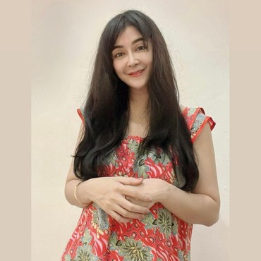 Jadi Istri Polisi, 7 Potret Uut Permatasari Tampil Sederhana Pakai Daster