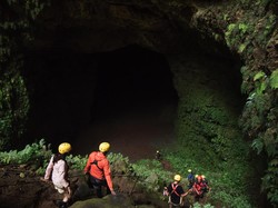 10 Wisata Gua di Indonesia untuk Si Penjelajah, Skuy!