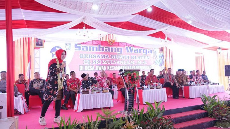Bupati Klaten, Jawa Tengah Sri Mulyani melanjutkan agenda sambang warga di Desa Jiwan, Kecamatan Karangnongko, Selasa (5/12).