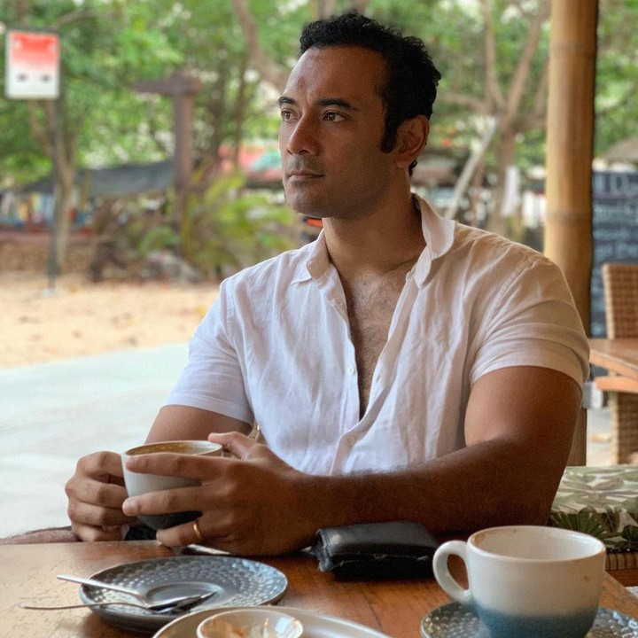 <p>Siapa yang tak kenal aktor tampan satu ini? Selain pandai dalam memainkan peran dalam sejumlah film layar lebar, ternyata aktor Ario Bayu Wicaksono juga memiliki keahlian lain, lho. (Foto: Instagram@bayu_ario)</p>