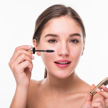 Tips Makeup Anti Luntur di Musim Panas, Dijamin Tahan Keringat