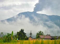 Update Erupsi Marapi: 74 Pendaki Terevakuasi, 1 Masih Terjebak
