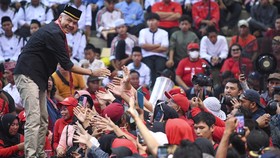 TPN Ganjar-Mahfud Jual Kaos Hingga Jas Hujan untuk Dana Kampanye
