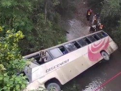 Ngeri! Bus Terjun ke Sungai hingga Tewaskan 11 Orang, Begini Penampakannya