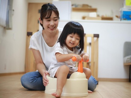 7 Tanda Anak Siap Toilet Training & Cara Mengajarkannya