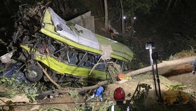 Bus Masuk Jurang Tewaskan 45 Orang di Afsel, Bocah 8 Tahun Selamat