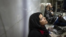 FOTO: Tangis Warga Palestina Hadapi 2 Bulan Agresi Israel