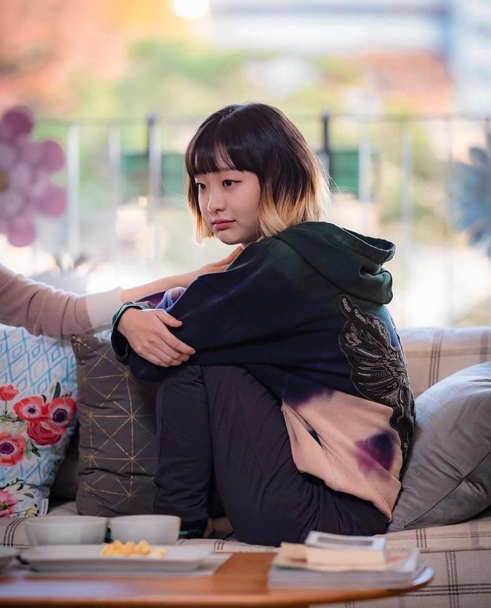 Kim Dami memainkan Jo Yi Seo ‘Itaewon Class’ dengan baik. Karakternya yang sosiopat dan agresif sangat cocok menyandang perempuan unik versi drama Korea. Tidak heran ia mendapatkan piala Best New Actress!/ Foto: instagram.com/itaewonclass.official/