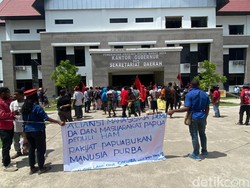 Massa di Sorong Demo Kecam Penganiayaan Mahasiswa Papua di Kupang