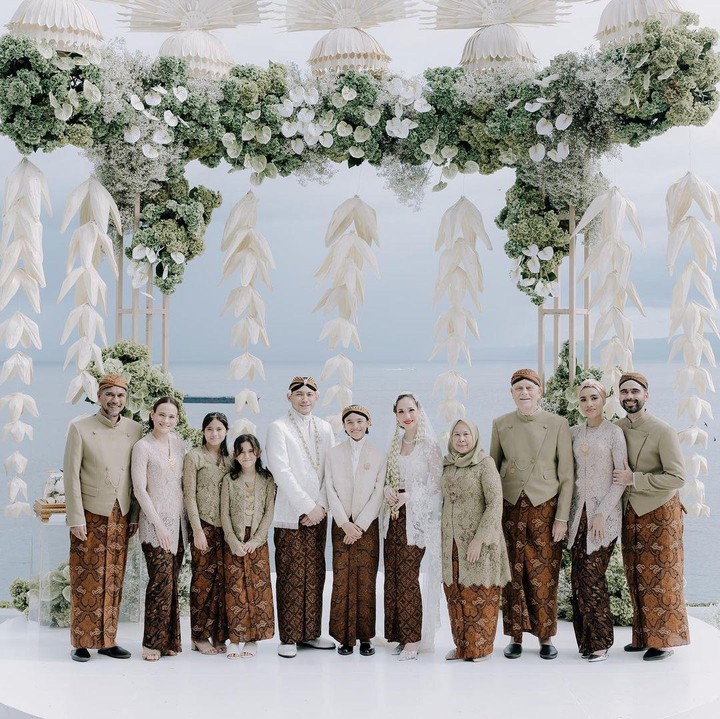 <p>BCL dan Tiko melangsungkan pernikahan di Bali, Bunda. Acara dilaksanakan secara tertutup dan hanya dihadiri oleh keluarga besar dan teman-teman terdekat. (Foto: Instagram: @itsmebcl)</p>