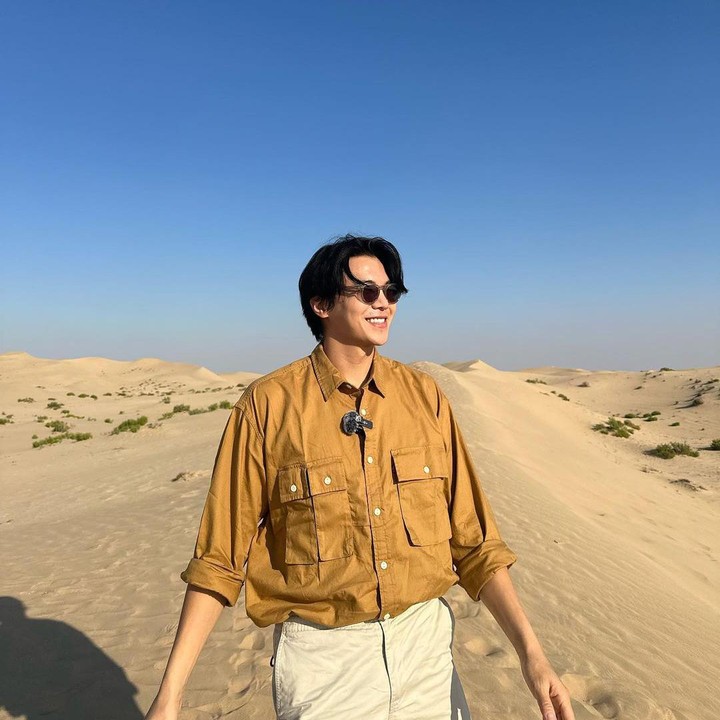 <p>Meski begitu, Park Eun Seok cukup aktif menggunakan media sosial untuk membagikan kabar pada penggemar. Terbaru, ia terlihat mengunjungi Abu Dhabi. (Foto: Instagram @_____silverstone_____)<br /><br /><br /></p>