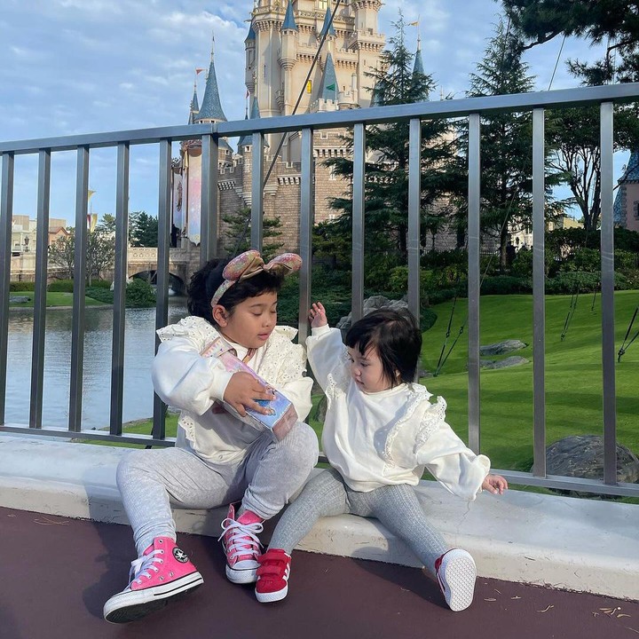 <p>Kalea sendiri kini sudah genap berusia 5 tahun. Melihat dari laman Instagram kedua orang tuanya, Kalea sangat akur dengan Kayma. (Foto: Instagram: @tarrabudiman)</p>