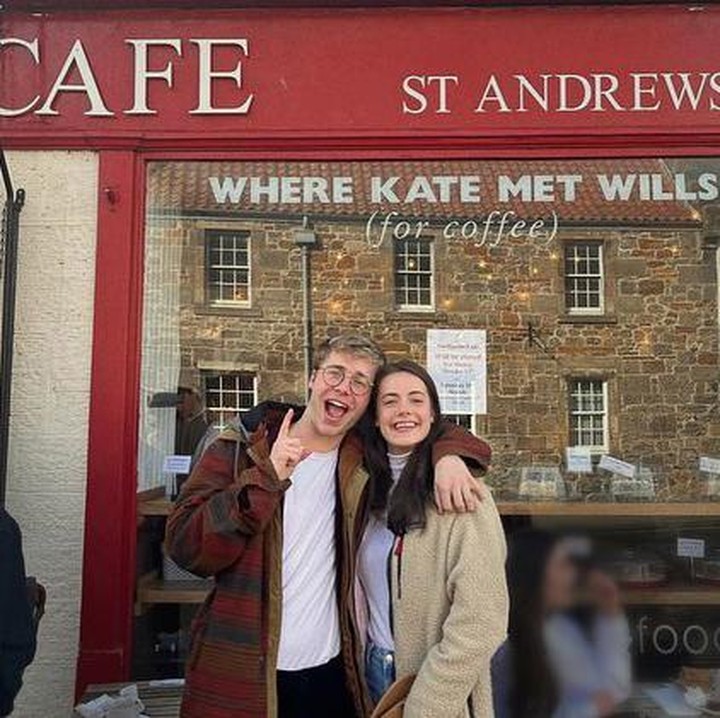 <p>Sementara itu, Ed McVey sendiri merupakan aktor asal Inggris yang juga berusia 22 tahun. Ia mulai belajar berakting pada tahun 2021 di Drama Center London. (Foto: Instagram: @ed_mcvey_)</p>