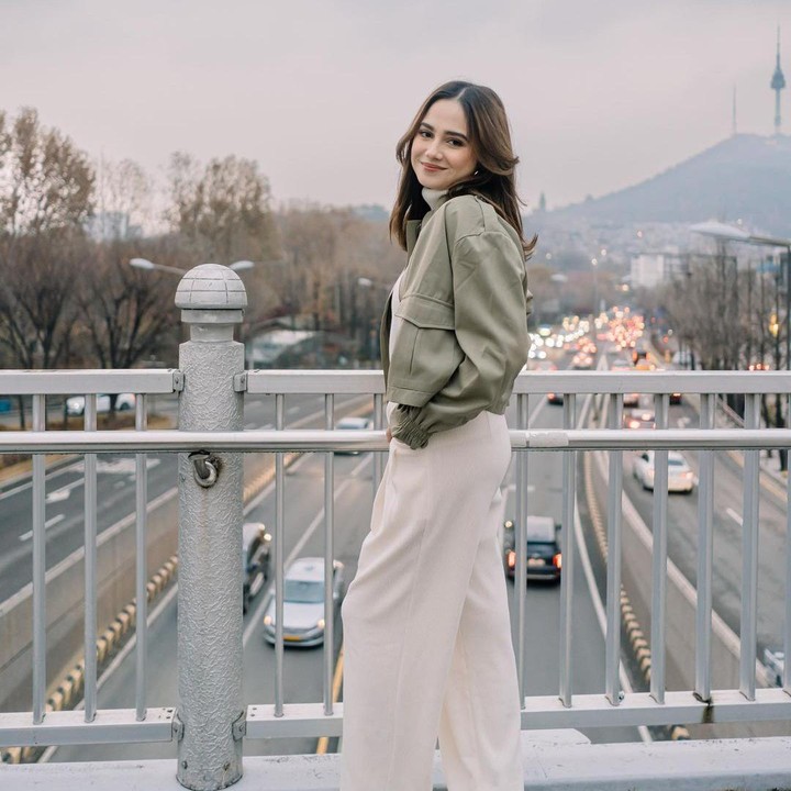<p>Beberapa waktu yang lalu, Syifa menarik perhatian dengan unggahan terbaru di Instagram. Diketahui, ia tengah berada di Korea Selatan, Bunda. (Foto: Instagram @syifahadju)<br /><br /><br /></p>