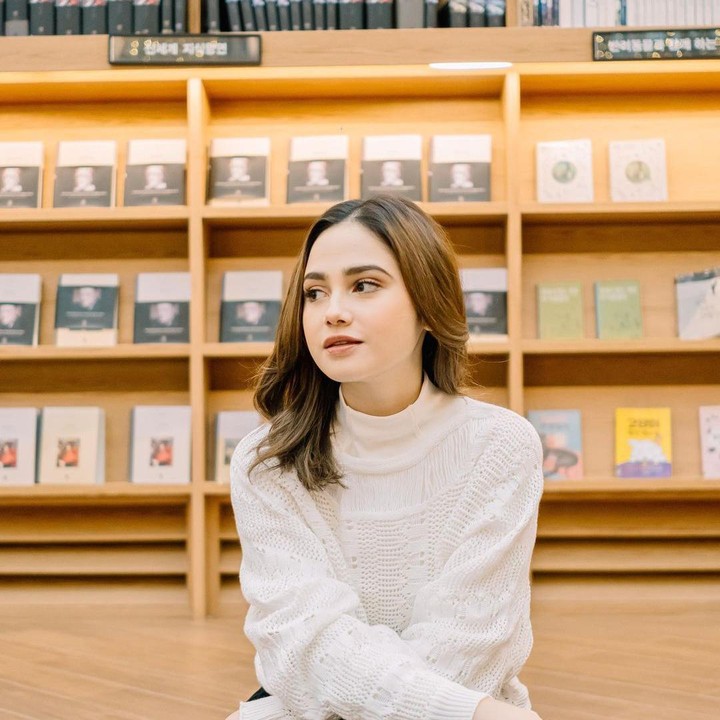 <p>Netizen beramai-ramai menyebut penampilan bintang film <em>Beauty and the Best</em> sangat cantik. <em>"Masyaallah..</em> Knpa cantik bgt ya," ujar akun @sarah****. (Foto: Instagram @syifahadju)<br /><br /><br /></p>