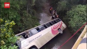 VIDEO: Penampakan Bus Jatuh ke Sungai di Honduras, 11 Orang Tewas