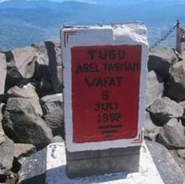 Sosok Abel Tasman Pendaki yang Kisahnya Dijadikan Nama Tugu di Gunung Marapi