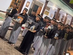 Viral Ratusan Santri Bawa Seserahan Mewah dari Pihak Wanita untuk Calon Suami