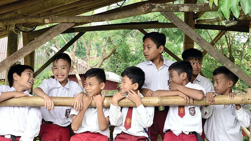 Indonesia sebagai negara yang peduli terhadap generasi penerusnya telah menetapkan kebijakan khusus dalam Anggaran Pendapatan dan Belanja Negara (APBN)