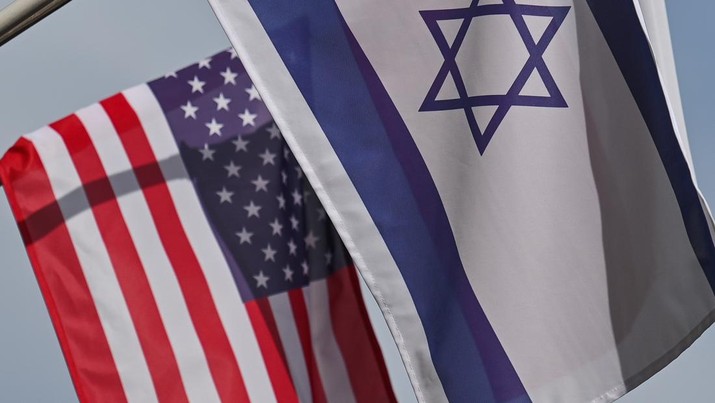 Bendera AS dan Israel. Bendera AS dan Israel. (Photo by Artur Widak/NurPhoto via Getty Images/File Foto)