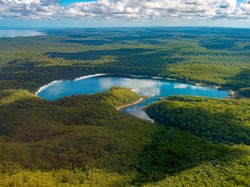 Rambut Turis Rontok Parah Usai Renang di Danau Australia, tapi Dibantah Ahli